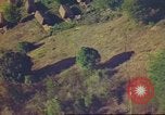 Standbild Luftangriffe Südostasien, 1962, aus Sekunde 28 historischem Filmmaterial Videoclip 65675058003