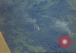 Standbild Luftangriffe Südostasien, 1962, aus Sekunde 34 historischem Filmmaterial Videoclip 65675058004