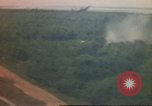 Standbild Luftangriffe Südostasien, 1962, aus Sekunde 9 historischem Filmmaterial Videoclip 65675058005