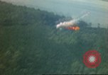 Standbild Luftangriffe Südostasien, 1962, aus Sekunde 32 historischem Filmmaterial Videoclip 65675058005