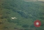 Standbild Luftangriffe Südostasien, 1962, aus Sekunde 53 historischem Filmmaterial Videoclip 65675058005