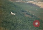 Standbild Luftangriffe Südostasien, 1962, aus Sekunde 55 historischem Filmmaterial Videoclip 65675058005