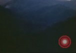Standbild Luftangriffe Südostasien, 1962, aus Sekunde 56 historischem Filmmaterial Videoclip 65675058007