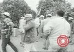 Image sélecteurs orange américain mexicain Farmersville California USA, 1968, de la seconde 6 séquences d'archives historiques vidéo 65675058040