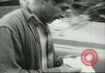 Image sélecteurs orange américain mexicain Farmersville California USA, 1968, de la seconde 44 séquences d'archives historiques vidéo 65675058040