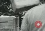 Standbild mexikanischen American orange Picker Farmersville California USA, 1968, aus Sekunde 21 historischem Filmmaterial Videoclip 65675058042