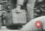 Standbild mexikanischen American orange Picker Farmersville California USA, 1968, aus Sekunde 24 historischem Filmmaterial Videoclip 65675058042