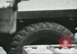 Standbild mexikanischen American orange Picker Farmersville California USA, 1968, aus Sekunde 25 historischem Filmmaterial Videoclip 65675058042