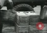 Standbild mexikanischen American orange Picker Farmersville California USA, 1968, aus Sekunde 29 historischem Filmmaterial Videoclip 65675058042