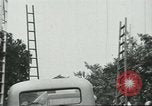 Standbild mexikanischen American orange Picker Farmersville California USA, 1968, aus Sekunde 62 historischem Filmmaterial Videoclip 65675058042