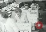 Standbild Verpackung Orangen zum Verkauf Farmersville California USA, 1968, aus Sekunde 8 historischem Filmmaterial Videoclip 65675058043