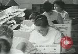 Standbild Verpackung Orangen zum Verkauf Farmersville California USA, 1968, aus Sekunde 22 historischem Filmmaterial Videoclip 65675058043