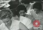 Standbild Verpackung Orangen zum Verkauf Farmersville California USA, 1968, aus Sekunde 24 historischem Filmmaterial Videoclip 65675058043