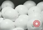 Standbild Verpackung Orangen zum Verkauf Farmersville California USA, 1968, aus Sekunde 33 historischem Filmmaterial Videoclip 65675058043