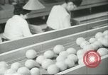Standbild Verpackung Orangen zum Verkauf Farmersville California USA, 1968, aus Sekunde 46 historischem Filmmaterial Videoclip 65675058043