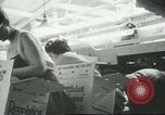 Standbild Verpackung Orangen zum Verkauf Farmersville California USA, 1968, aus Sekunde 47 historischem Filmmaterial Videoclip 65675058043