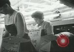 Standbild Verpackung Orangen zum Verkauf Farmersville California USA, 1968, aus Sekunde 48 historischem Filmmaterial Videoclip 65675058043