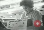 Standbild Verpackung Orangen zum Verkauf Farmersville California USA, 1968, aus Sekunde 49 historischem Filmmaterial Videoclip 65675058043