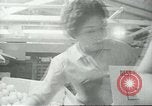 Standbild Verpackung Orangen zum Verkauf Farmersville California USA, 1968, aus Sekunde 60 historischem Filmmaterial Videoclip 65675058043