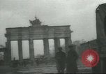 Immagine di Una città in rovina Berlino Germania, 1945, secondo 33 filmato di repertorio 65675058044