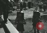 Standbild Diver's Helm Fitchburg Massachusetts USA, 1931, aus Sekunde 35 historischem Filmmaterial Videoclip 65675058052