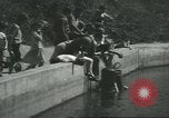 Standbild Diver's Helm Fitchburg Massachusetts USA, 1931, aus Sekunde 42 historischem Filmmaterial Videoclip 65675058052