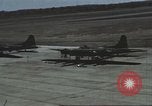 Immagine di 303gruppo di bombardamento Battle Creek Michigan USA, 1942, secondo 52 filmato di repertorio 65675058058