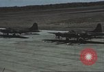 Immagine di 303gruppo di bombardamento Battle Creek Michigan USA, 1942, secondo 56 filmato di repertorio 65675058058