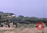 Standbild 303rd Bombardierung Gruppe England Molesworth Flugplatz, 1942, aus Sekunde 29 historischem Filmmaterial Videoclip 65675058064