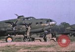 Standbild 303rd Bombardierung Gruppe England Molesworth Flugplatz, 1942, aus Sekunde 34 historischem Filmmaterial Videoclip 65675058064