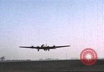 Standbild 303rd Bombardierung Gruppe England Molesworth Flugplatz, 1942, aus Sekunde 42 historischem Filmmaterial Videoclip 65675058065