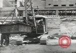 Standbild Erdbewegungsmaschinen Pacific Theater, 1944, aus Sekunde 46 historischem Filmmaterial Videoclip 65675058072