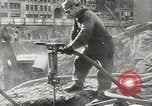 Standbild Erdbewegungsmaschinen Pacific Theater, 1944, aus Sekunde 53 historischem Filmmaterial Videoclip 65675058072