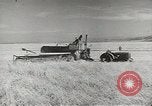 Standbild Erdbewegungsmaschinen Pacific Theater, 1944, aus Sekunde 59 historischem Filmmaterial Videoclip 65675058072