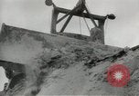 Standbild Erdbewegungsmaschinen europäische Theater, 1944, aus Sekunde 61 historischem Filmmaterial Videoclip 65675058073