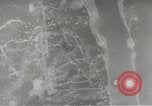 Standbild Erdbewegungsmaschinen Pacific Theater, 1944, aus Sekunde 15 historischem Filmmaterial Videoclip 65675058074