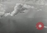 Standbild Erdbewegungsmaschinen Pacific Theater, 1944, aus Sekunde 27 historischem Filmmaterial Videoclip 65675058074