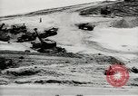 Standbild Erdbewegungsmaschinen Pacific Theater, 1944, aus Sekunde 31 historischem Filmmaterial Videoclip 65675058074