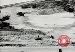 Standbild Erdbewegungsmaschinen Pacific Theater, 1944, aus Sekunde 33 historischem Filmmaterial Videoclip 65675058074