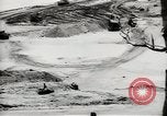 Standbild Erdbewegungsmaschinen Pacific Theater, 1944, aus Sekunde 34 historischem Filmmaterial Videoclip 65675058074