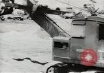 Standbild Erdbewegungsmaschinen Pacific Theater, 1944, aus Sekunde 59 historischem Filmmaterial Videoclip 65675058074