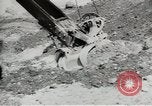 Standbild Erdbewegungsmaschinen Pacific Theater, 1944, aus Sekunde 60 historischem Filmmaterial Videoclip 65675058074
