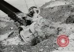 Standbild Erdbewegungsmaschinen Pacific Theater, 1944, aus Sekunde 61 historischem Filmmaterial Videoclip 65675058074