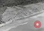 Standbild Erdbewegungsmaschinen Pacific Theater, 1944, aus Sekunde 26 historischem Filmmaterial Videoclip 65675058075