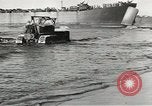 Standbild Erdbewegungsmaschinen Pacific Theater, 1944, aus Sekunde 35 historischem Filmmaterial Videoclip 65675058075