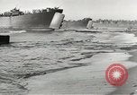 Standbild Erdbewegungsmaschinen Pacific Theater, 1944, aus Sekunde 38 historischem Filmmaterial Videoclip 65675058075