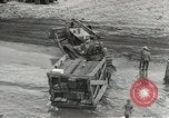 Standbild Erdbewegungsmaschinen Pacific Theater, 1944, aus Sekunde 44 historischem Filmmaterial Videoclip 65675058075