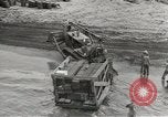 Standbild Erdbewegungsmaschinen Pacific Theater, 1944, aus Sekunde 45 historischem Filmmaterial Videoclip 65675058075