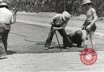 Standbild Erdbewegungsmaschinen Pacific Theater, 1944, aus Sekunde 53 historischem Filmmaterial Videoclip 65675058075