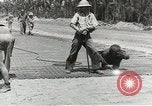 Standbild Erdbewegungsmaschinen Pacific Theater, 1944, aus Sekunde 56 historischem Filmmaterial Videoclip 65675058075